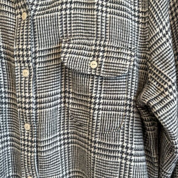 Woolrich Women's Grey and White Plaid Flannel Button-Down Shirt Size Medium - Picture 5 of 7